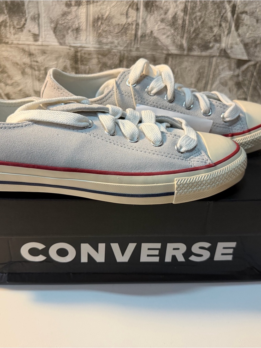 Converse Low Top Sneakers in Light Gray